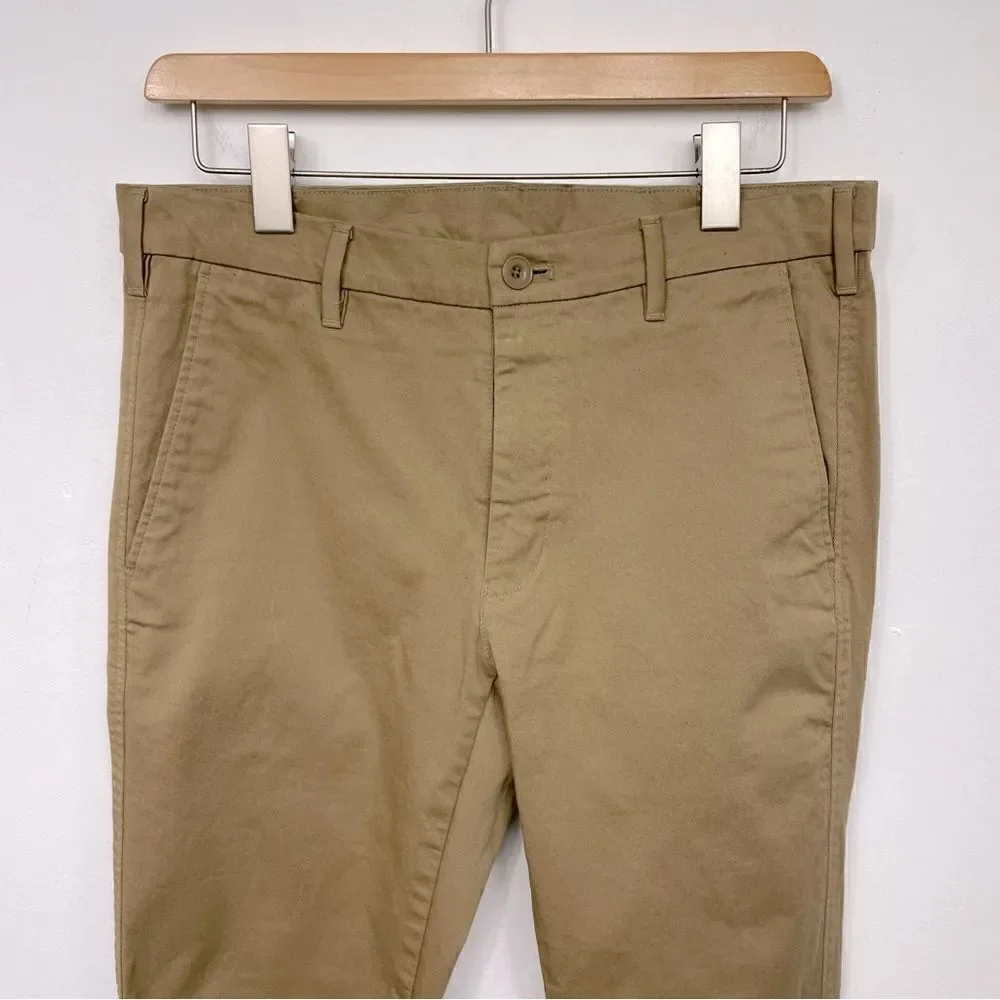 Uniqlo | khaki 4 pocket pants size 30/40.      (5) Uniqlo (76 cm) waist, slacks.